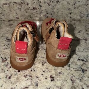 UGG Toddlers Kristjan Chukka size 7 boots in chestnut suede